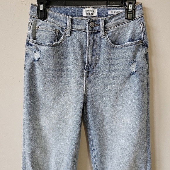 Kensie Jeans The Straight Distressed High Waisted Lightwash Sz. 6 - Picture 3 of 7